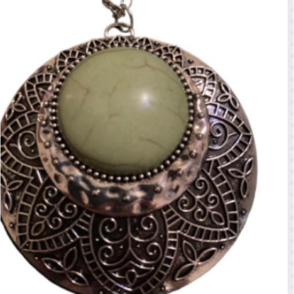 NWT Paparazzi Shade of Green & Silver Toned Necklace with Matching Earrings - Picture 10 of 12